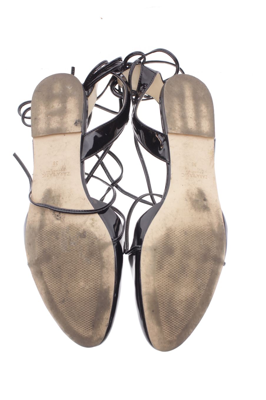 Sandalias planas de Zara de la talla 38, de color negro de