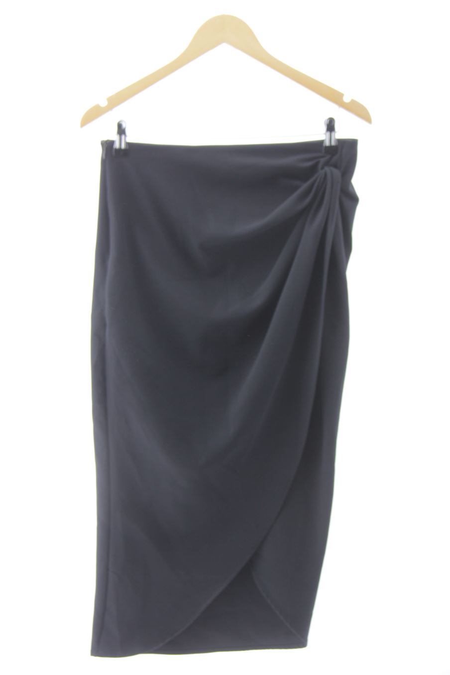 Falda de Zara de la talla M, de color negro