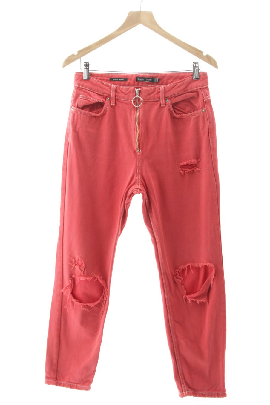 Jeans de Bershka de la talla 38, de color rosso