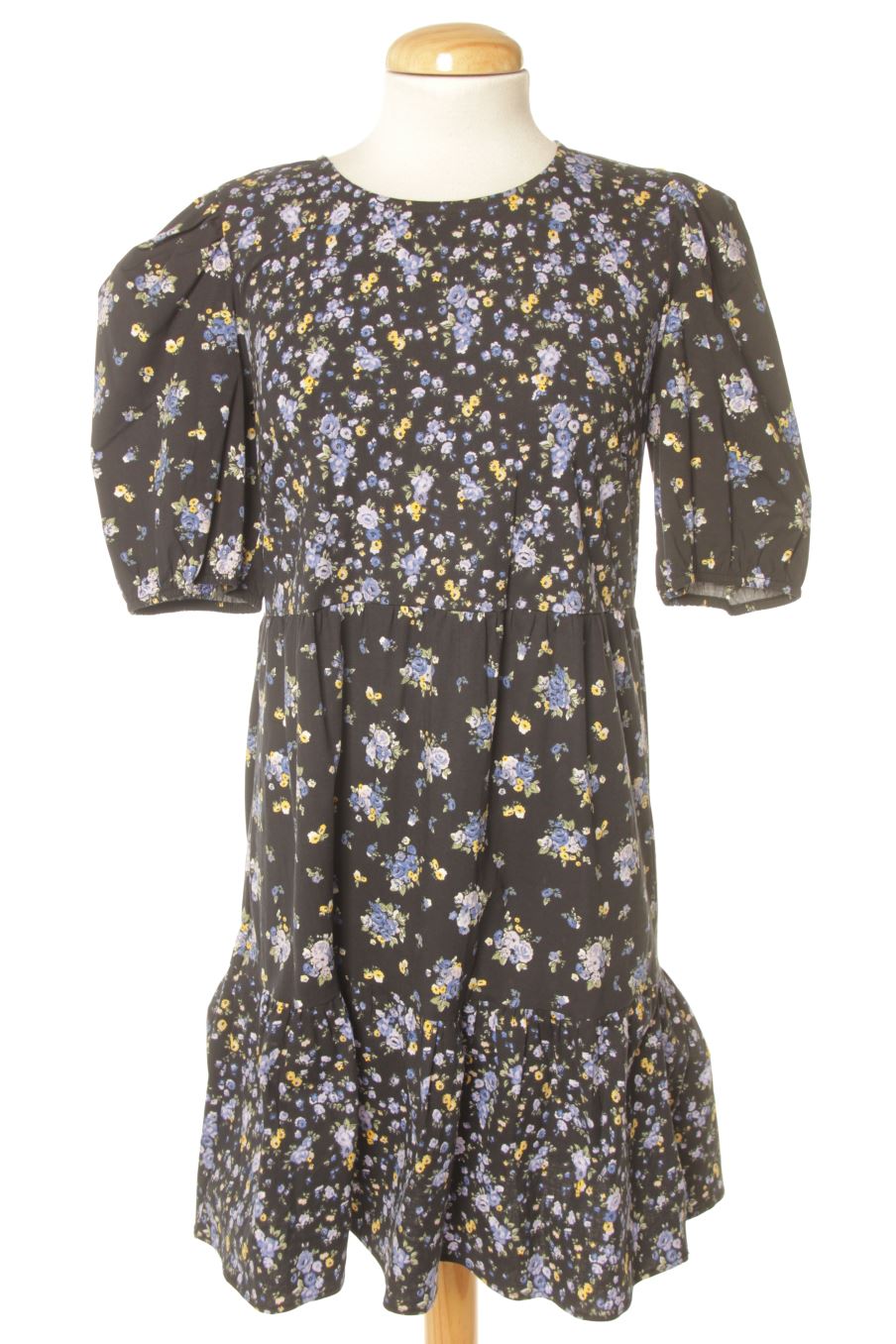 Robe casual Stradivarius de la taille M, de couleur fleurs