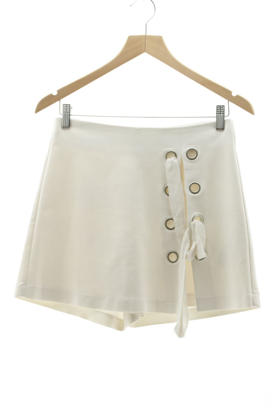 Pantalón corto de Stradivarius de la talla 36, de color blanco