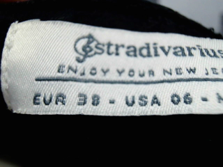 Vaqueros de Stradivarius de la talla 38, de color negro de ropa vaquera