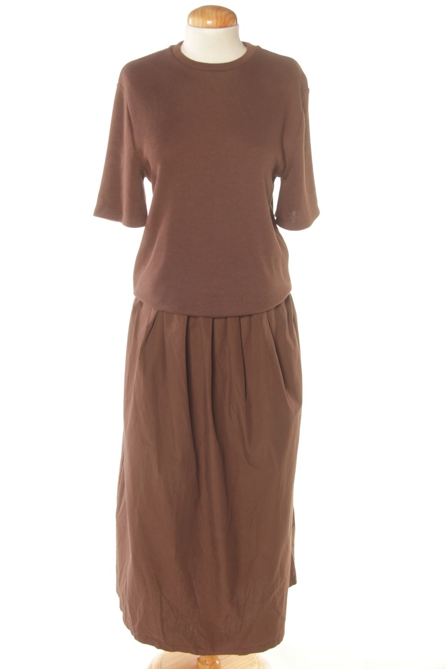 Vestido casual de Zara de la talla M, de color marrón