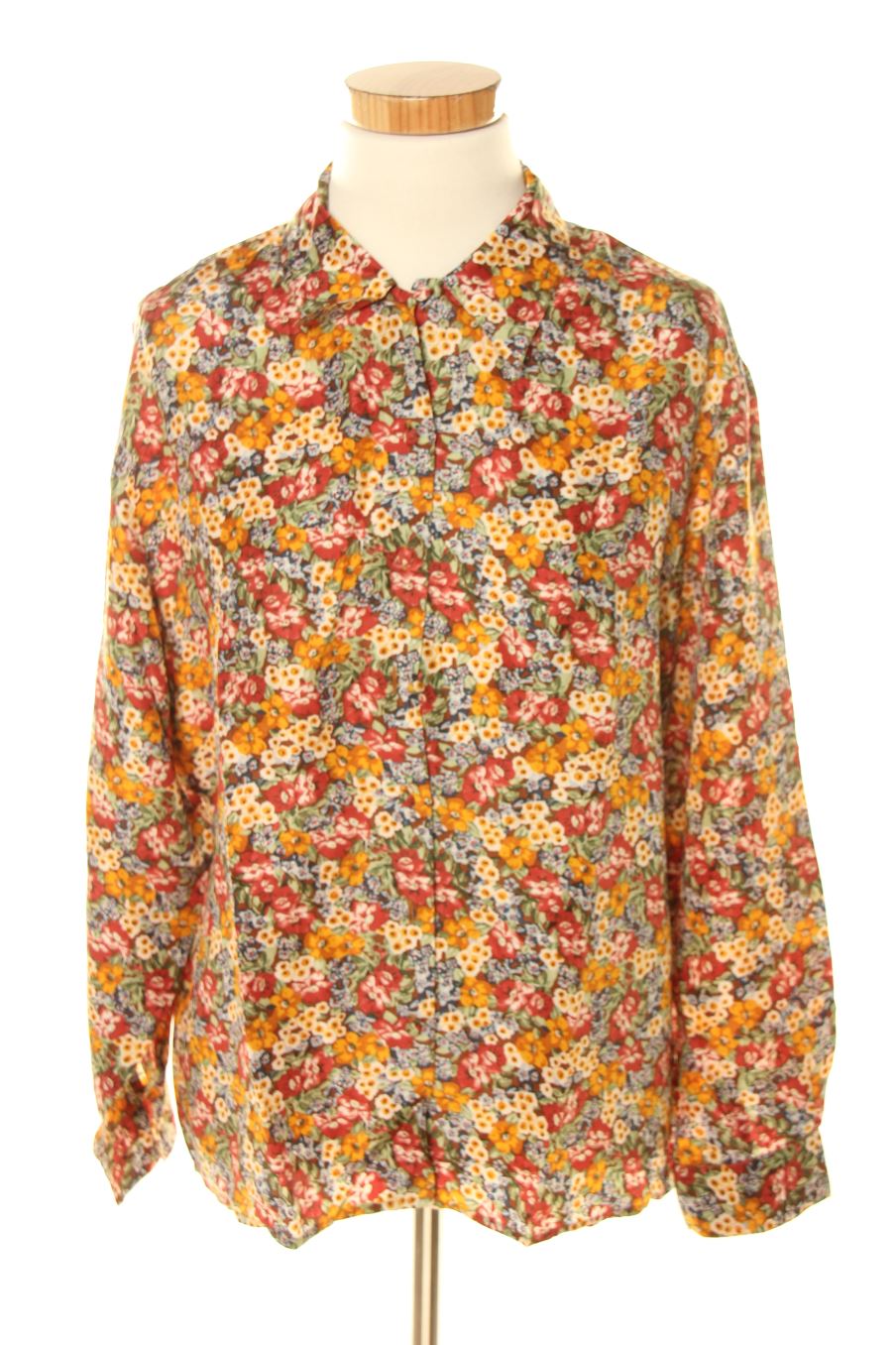 Chemise Cacharel de la taille M de couleur fleurs de soie