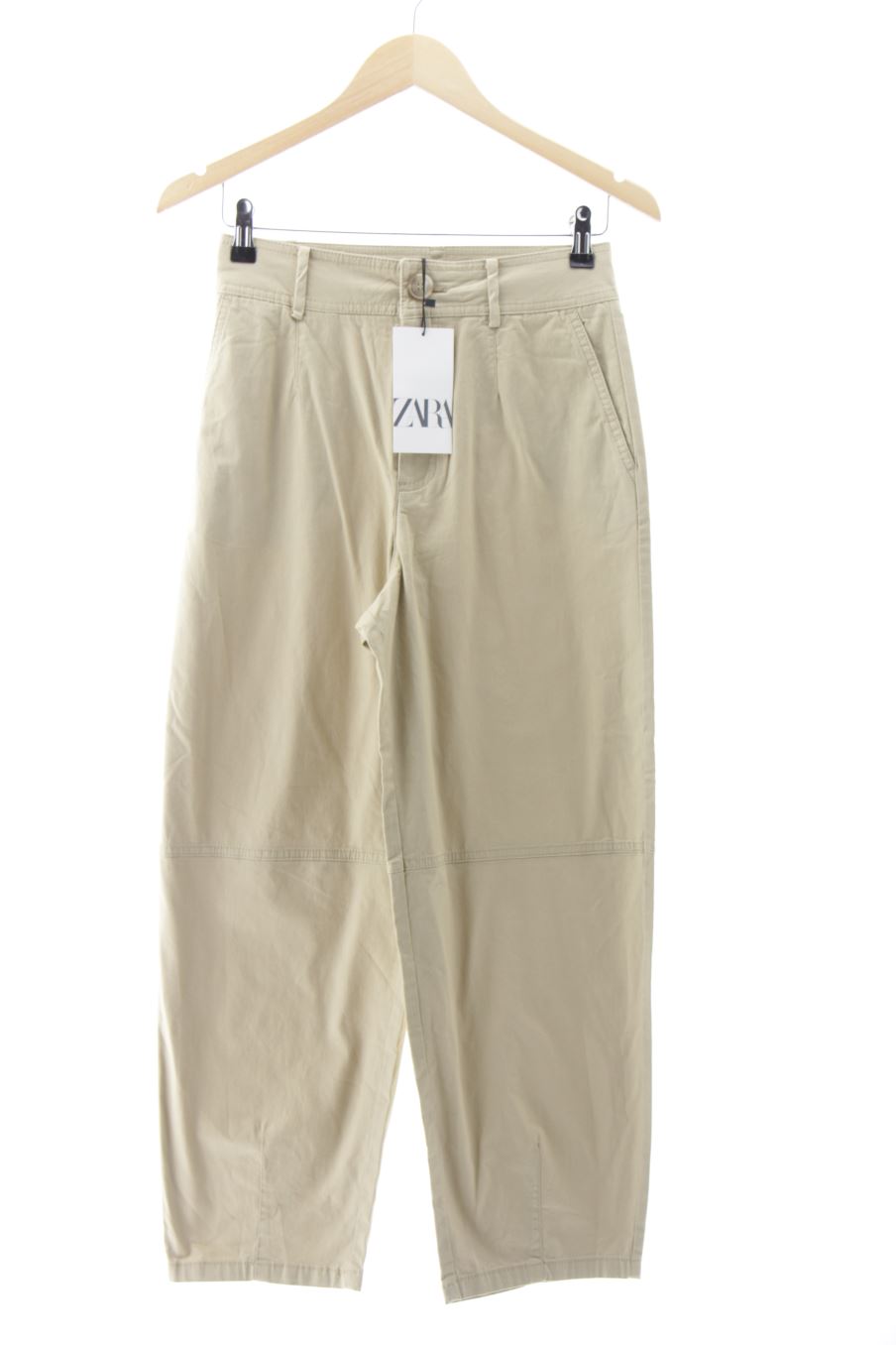 Pantalón de Zara de la talla XS, de color beige