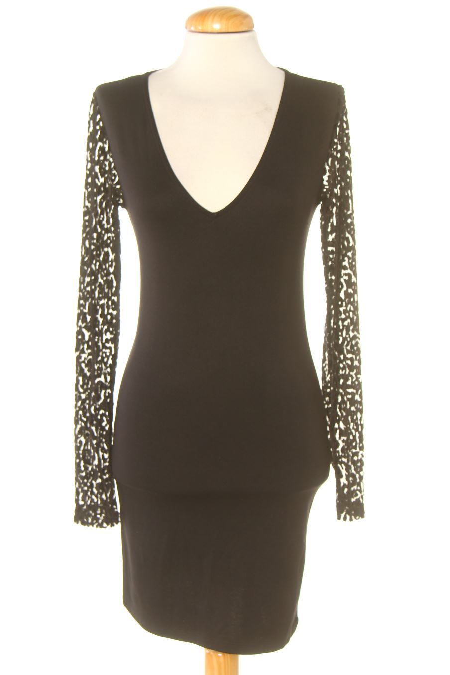Robe casual Pull & Bear de la taille M, de couleur noir