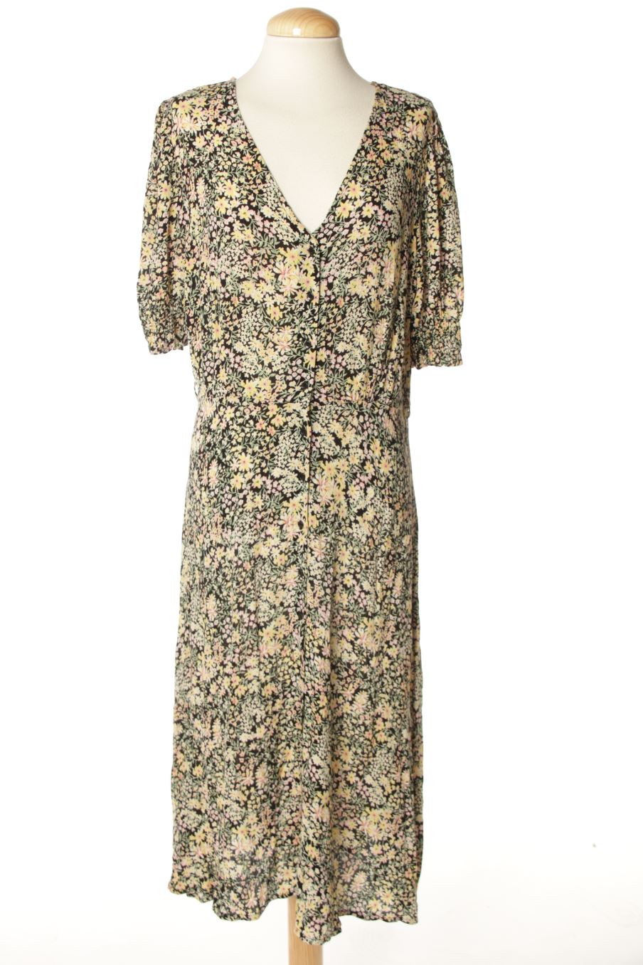 Robe casual Only de la taille M, de couleur fleurs