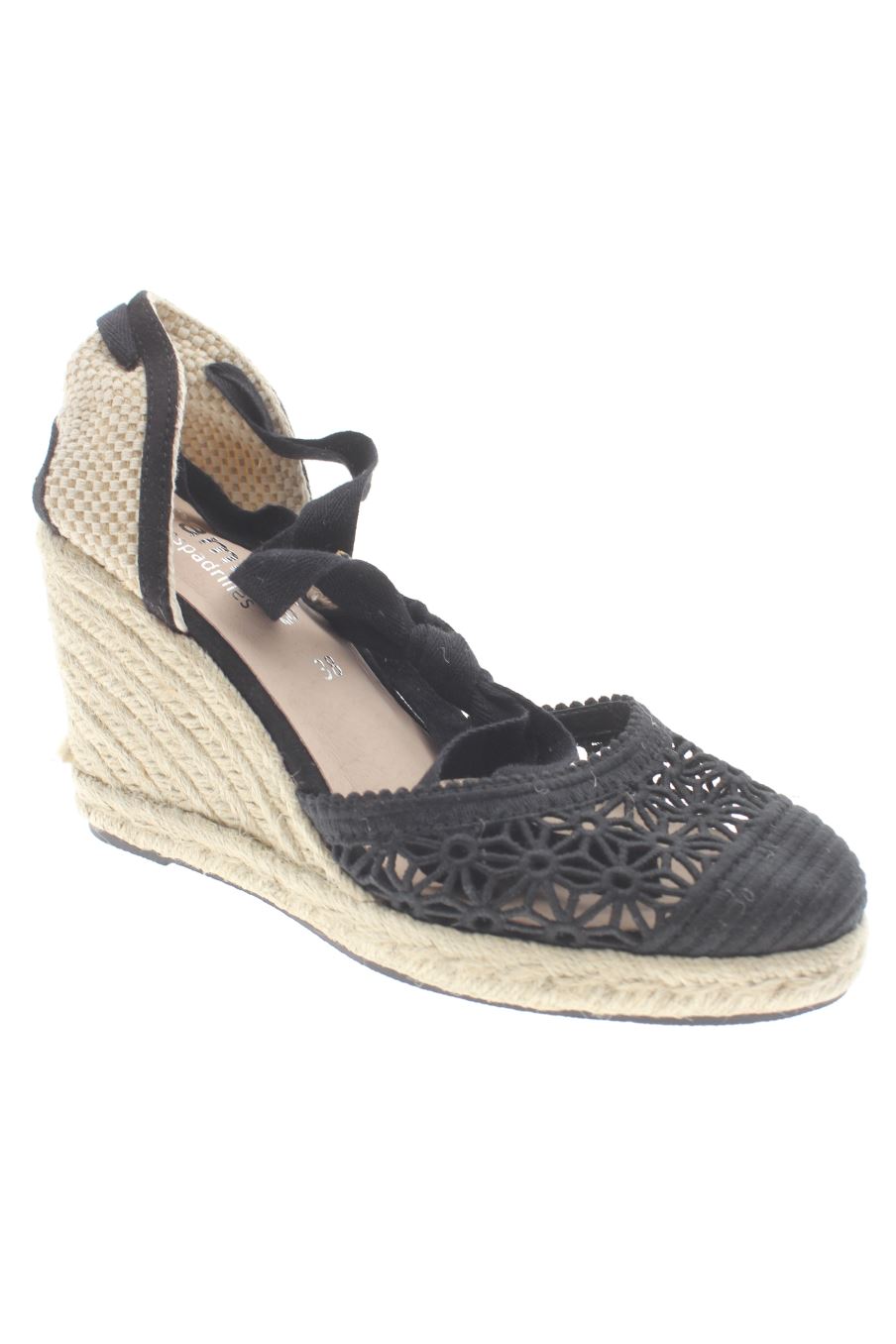 Sandalias tacon de Camila`s de la talla 38, de color negro de