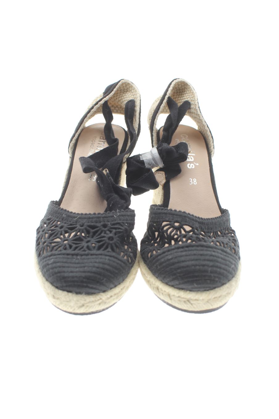 Sandalias tacon de Camila`s de la talla 38, de color negro de