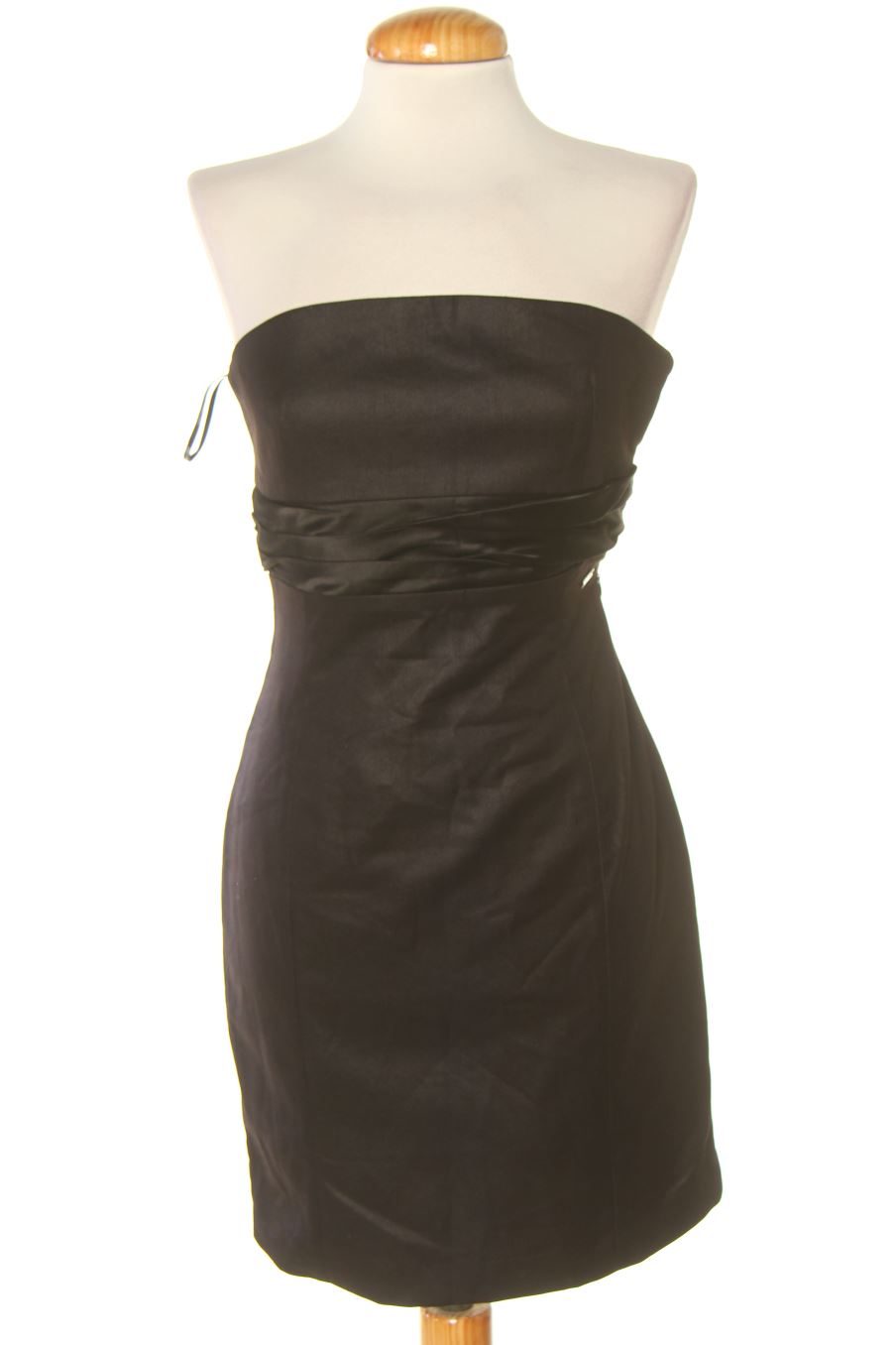 Robe Amy gee de la taille 40, de couleur noir