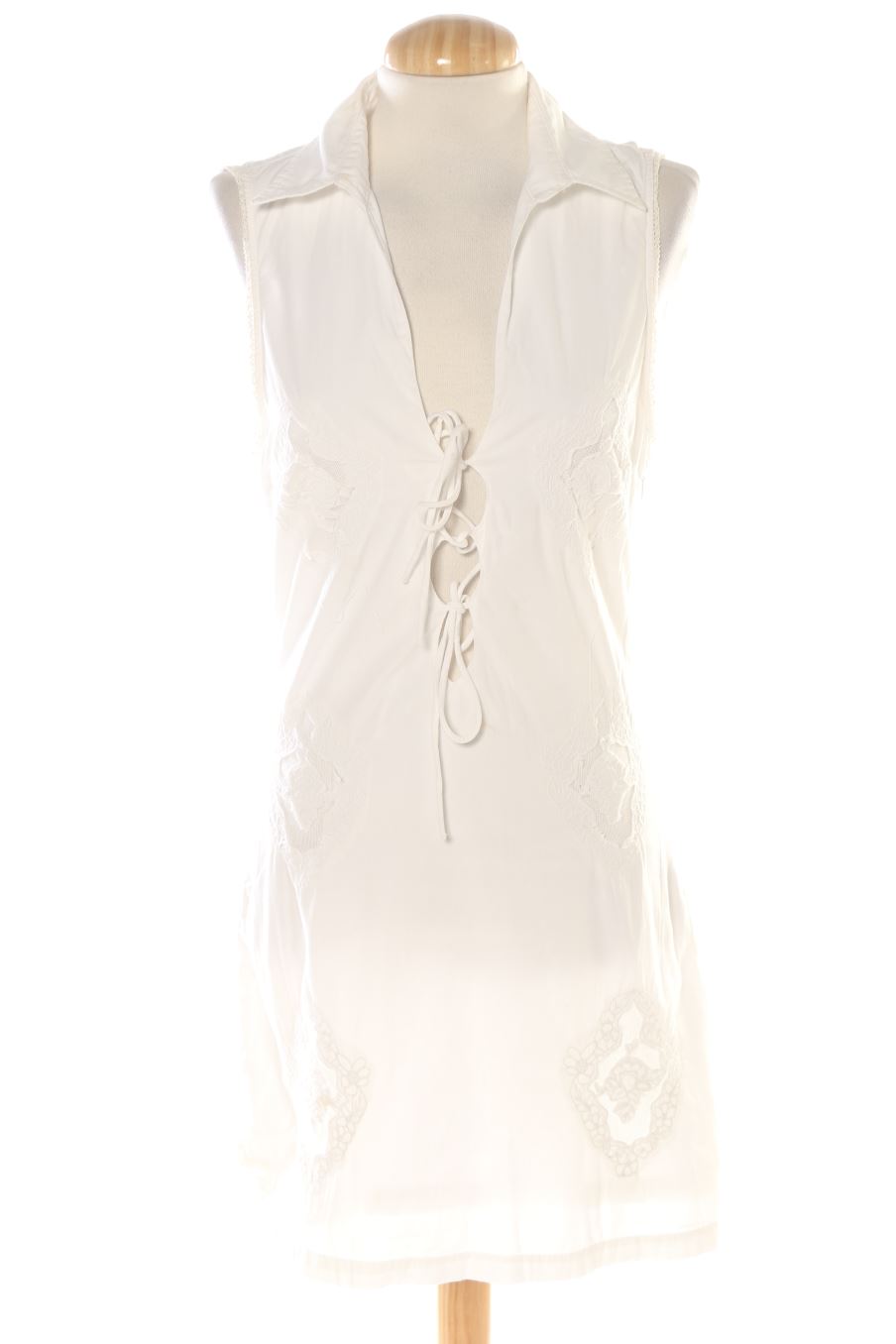 Vestido casual de Zara de la talla M, de color blanco