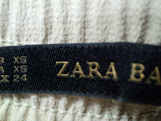 Pantalón de Zara de la talla XS, de color beige