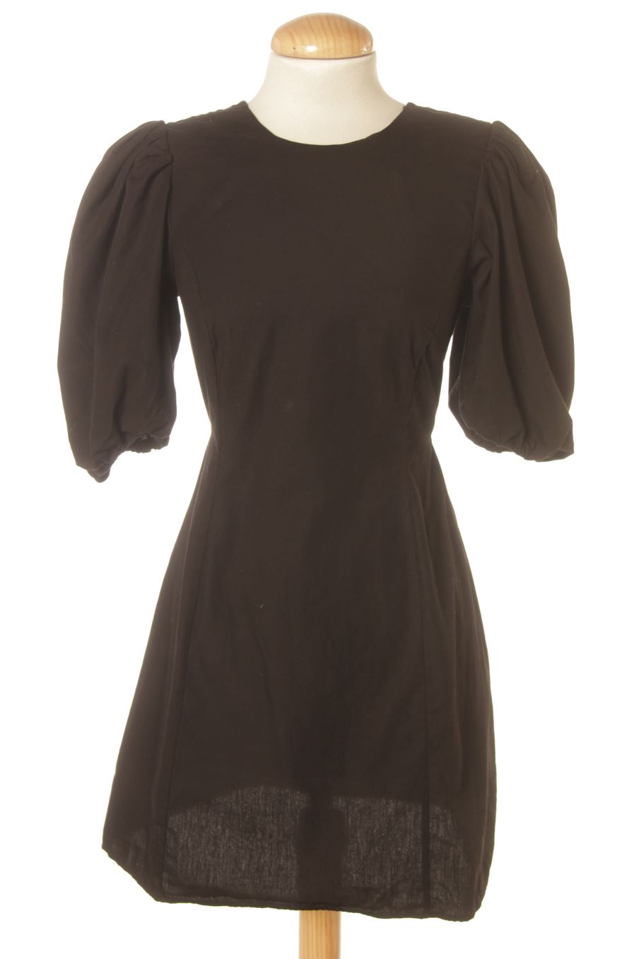 Robe casual Stradivarius de la taille S, de couleur noir