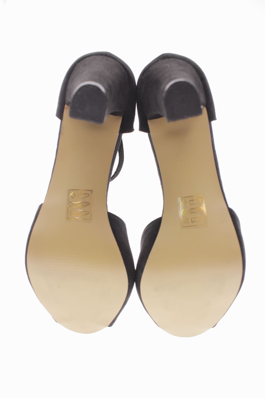 Sandalias tacon de Mary Paz de la talla 37, de color negro de