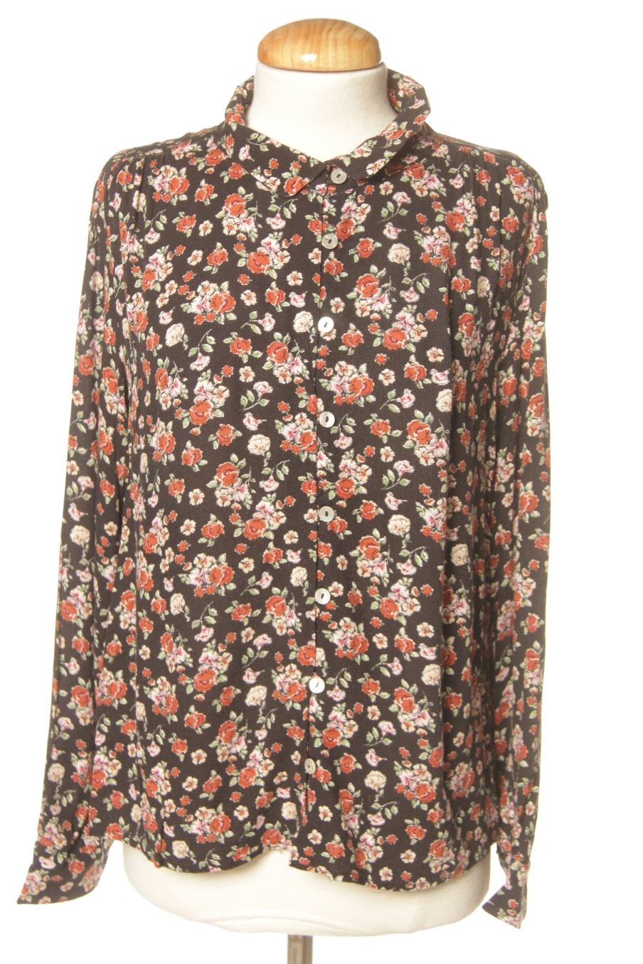 Camisa de Mango de la talla M, de color flores