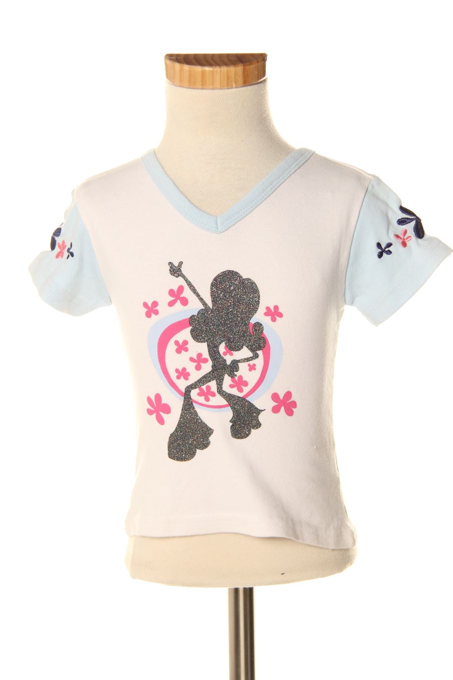 T-shirt AKR Kids de la taille 3 ans avec une étiquette