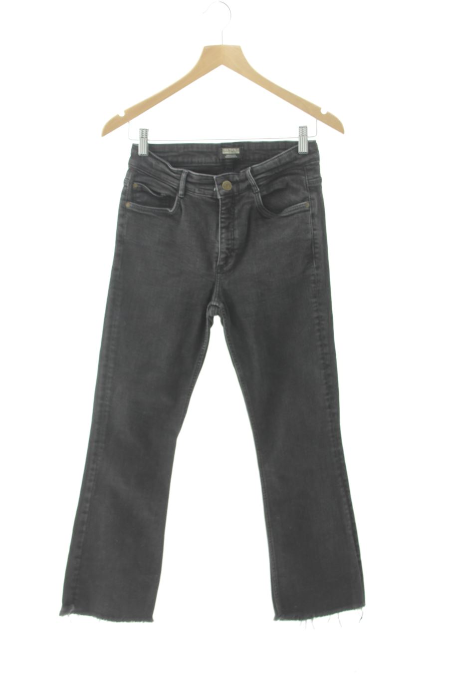 Vaquero de ZARA TRAFALUC de la talla 40, de color negro de ropa vaquera