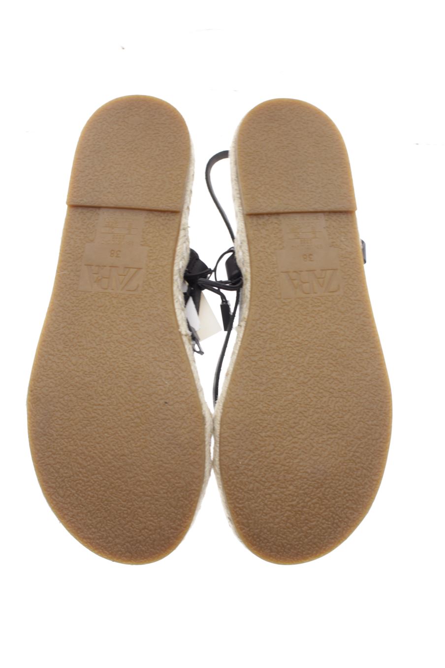 Sandalias planas de Zara de la talla 38, de color negro de