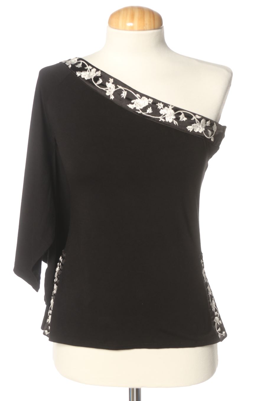Top Zara de la taille M, de couleur noir