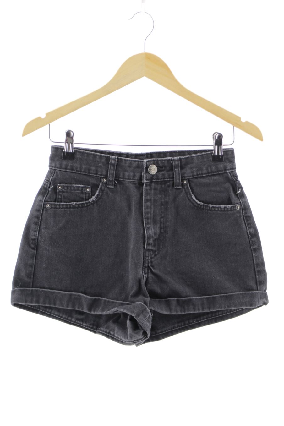 Shorts Bershka de la taille 34, de couleur noir de denim