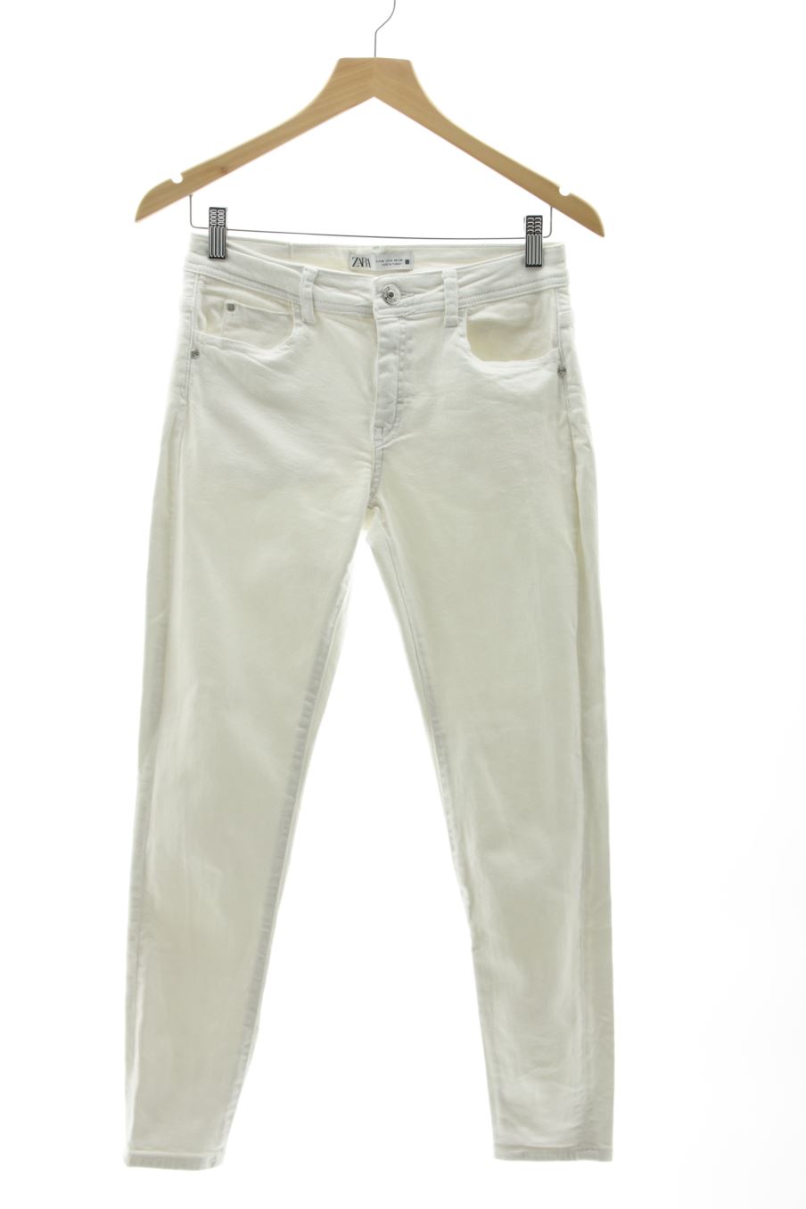 Jeans Zara de la taille 38, de couleur blanc