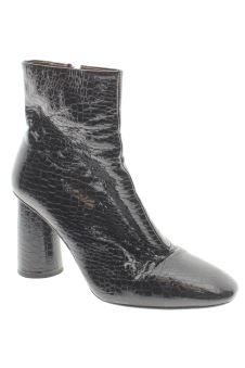 Bottines 39 & Other Stories