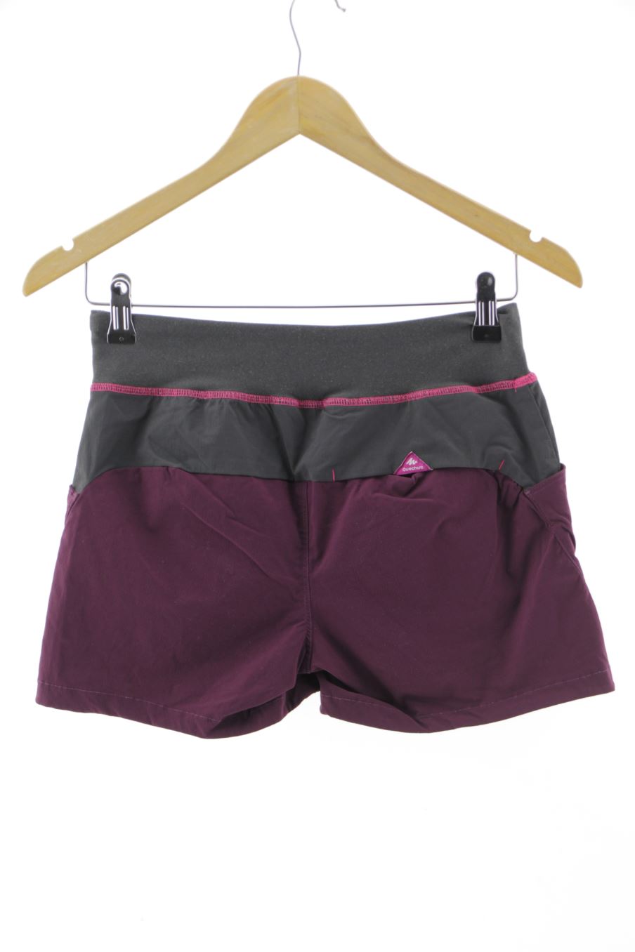 Pantalones cortos de deporte de Quechua (DECATHLON) de la talla 34, de color morado