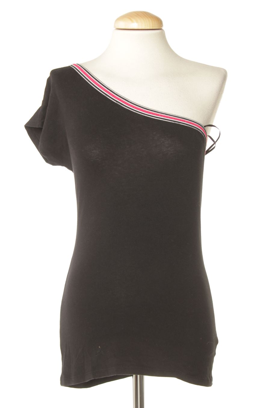 Top Bershka de la taille M, de couleur noir