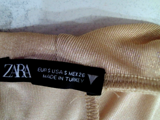 Pantalón de Zara de la talla S, de color dorado
