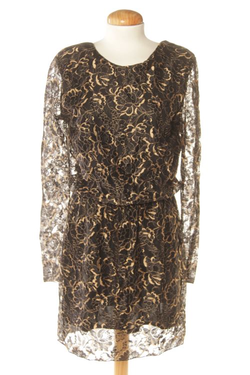 Aufwändiges Kleid