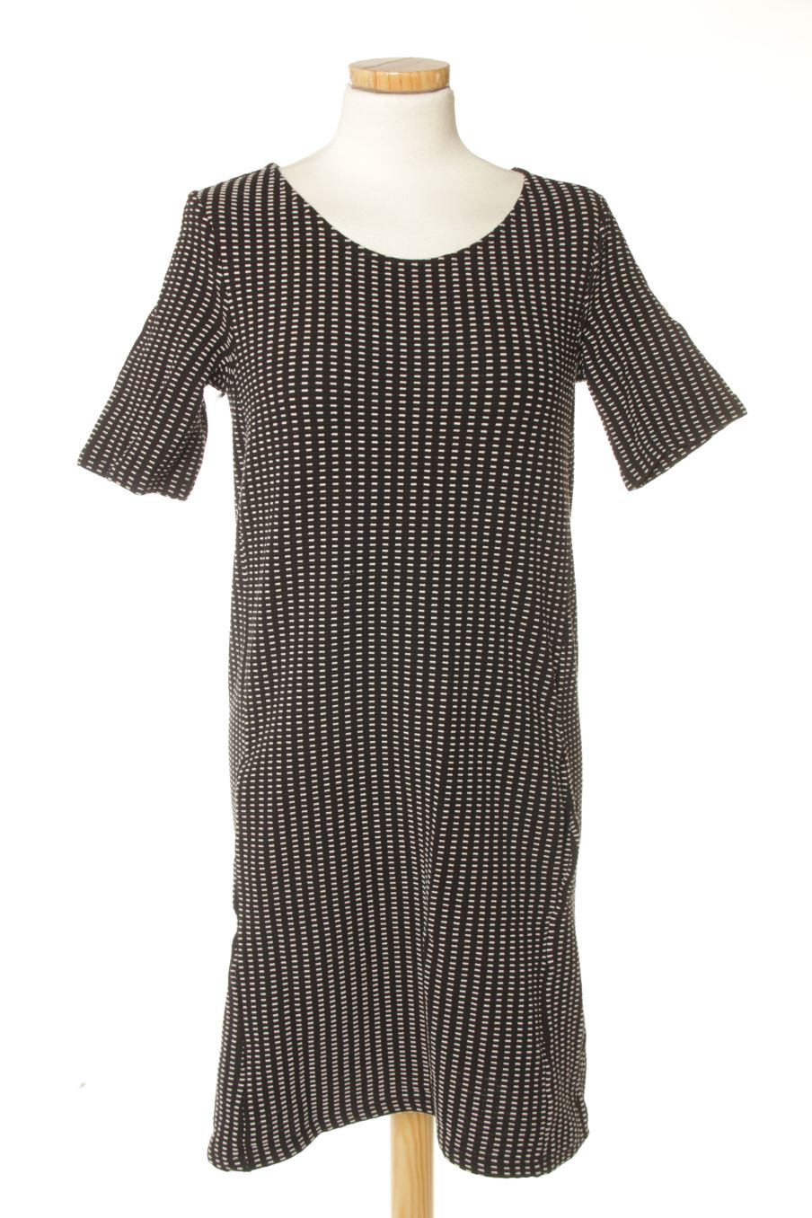 Robe casual Stradivarius de la taille S, de couleur noir