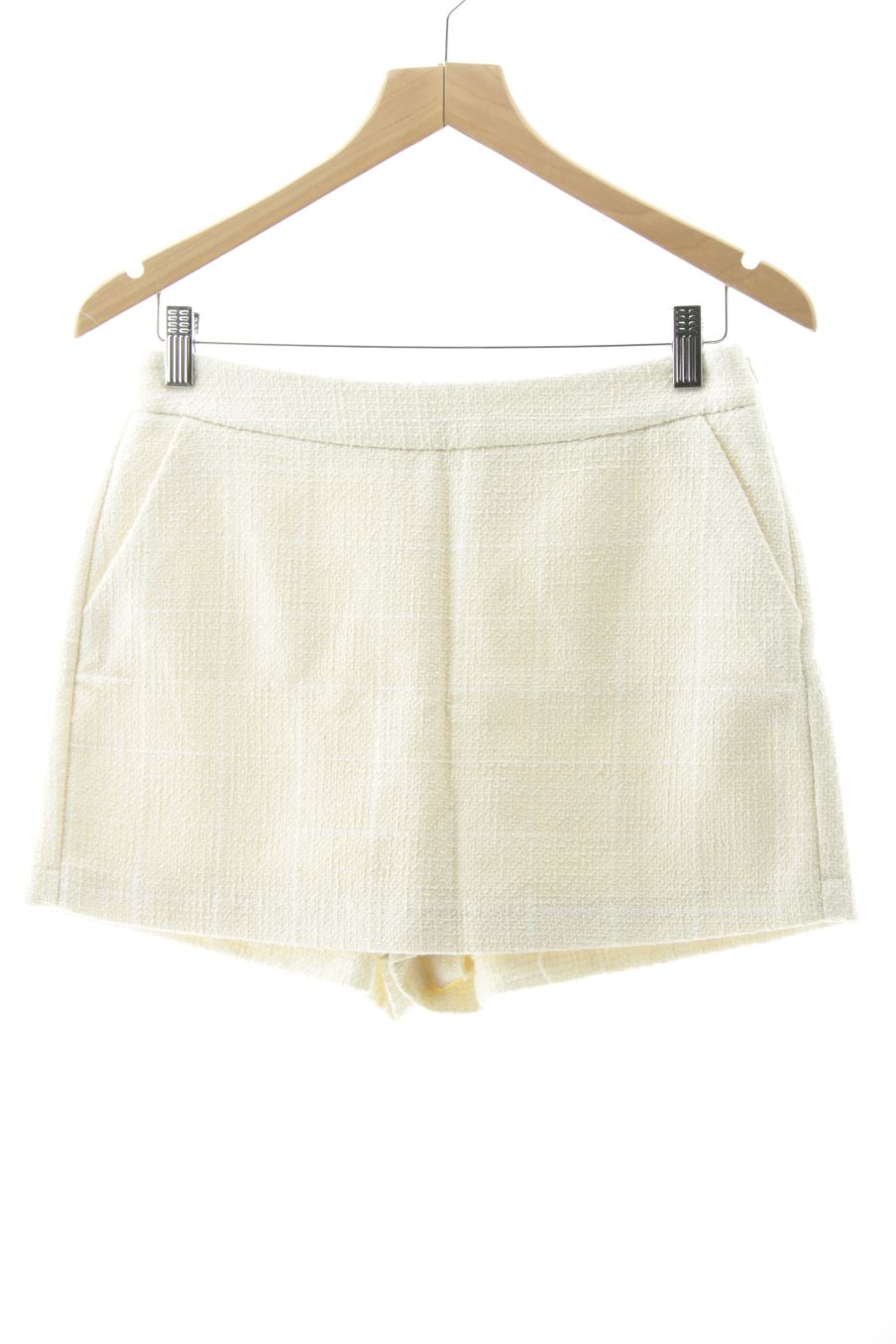 Shorts Zara de la taille S, de couleur blanc