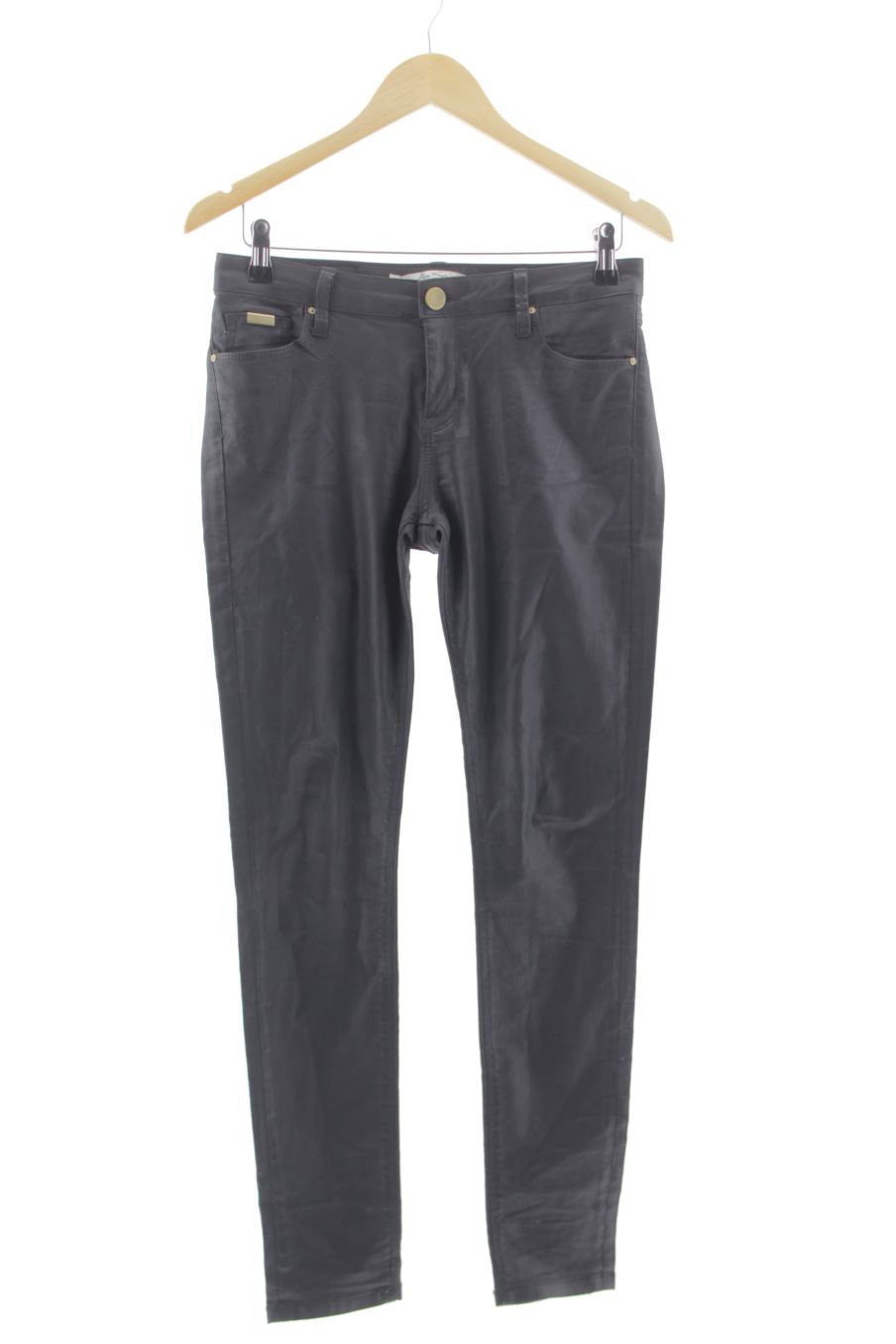 Vaquero de Zara de la talla 36, de color negro de ropa vaquera