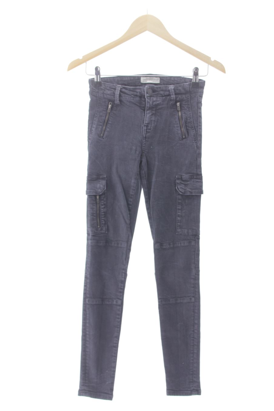 Vaquero de Zara de la talla 34, de color negro de ropa vaquera