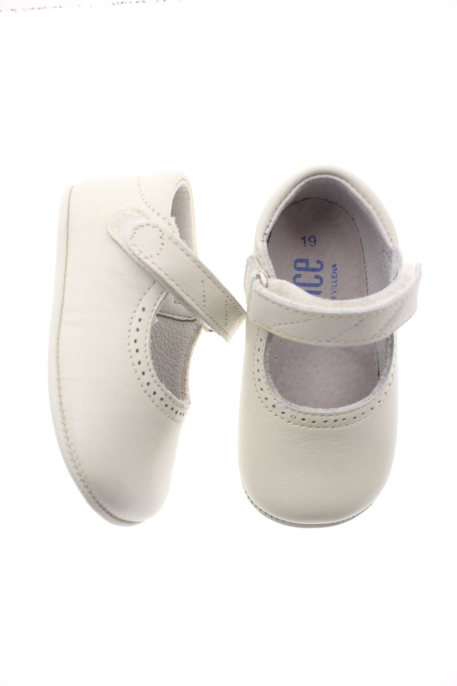 Zapatos de indice de la talla 19 con etiqueta