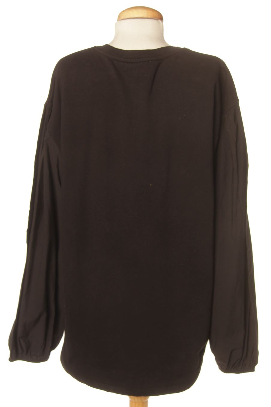 Sudadera de Zara de la talla M, de color negro