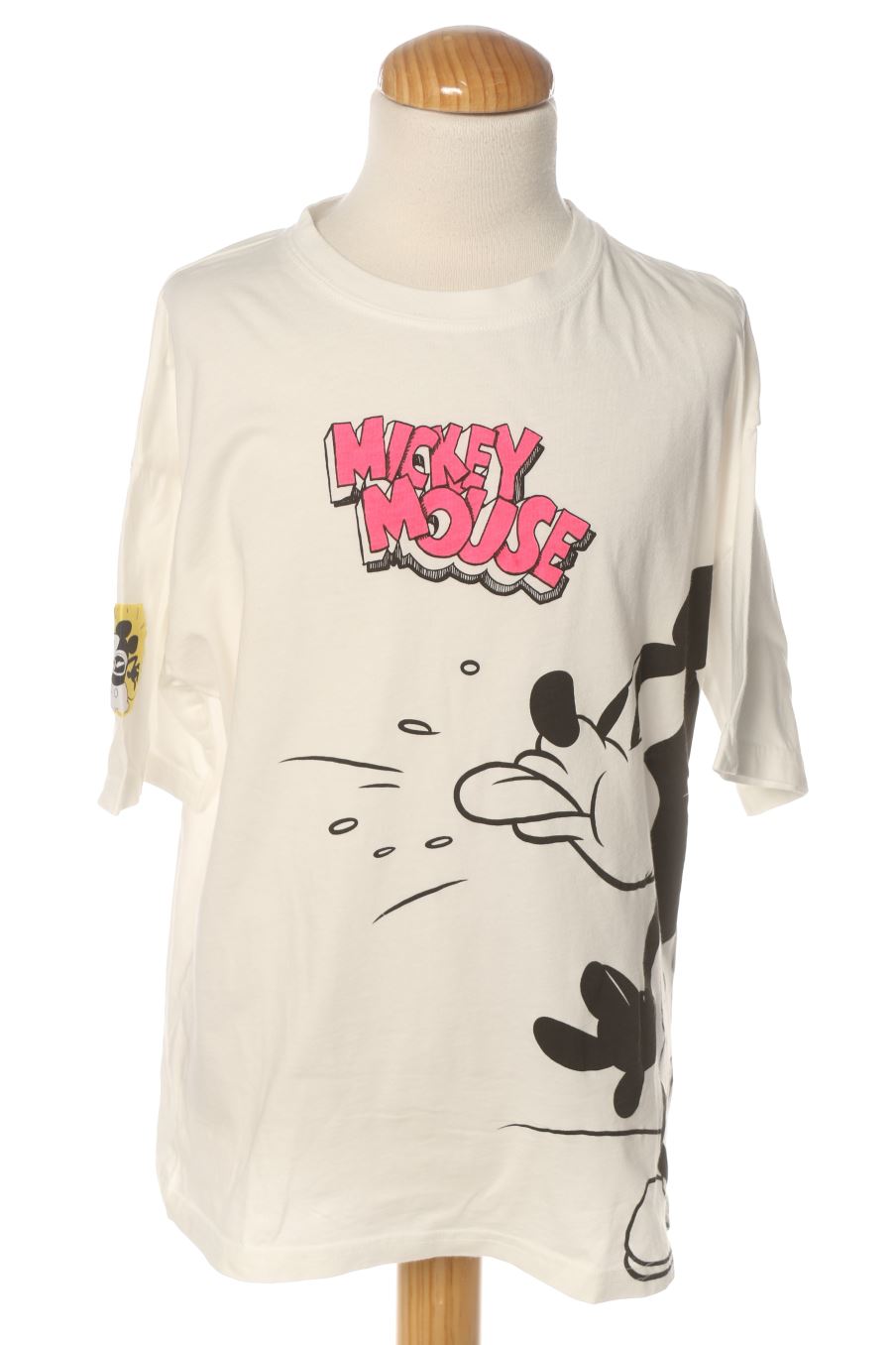 T-shirt Disney (ZARA) de la taille 11 ans avec une étiquette