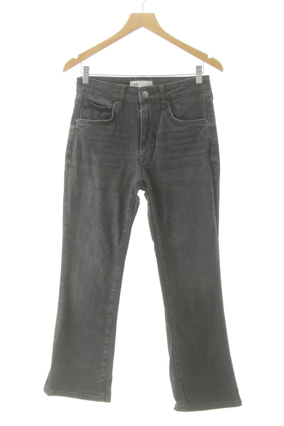 Vaquero de Zara de la talla 36, de color negro de ropa vaquera