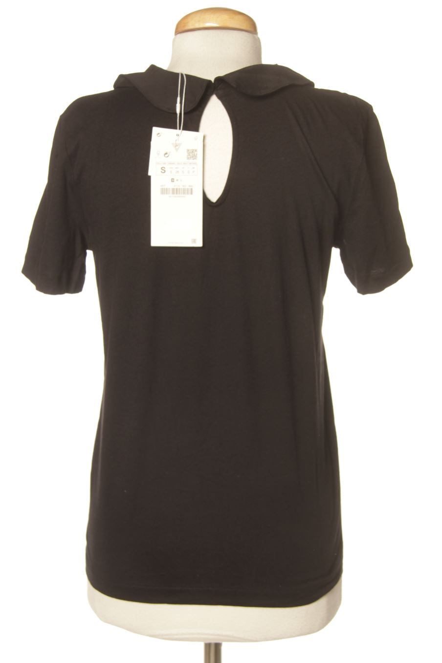 T-shirt Zara de la taille S, de couleur noir