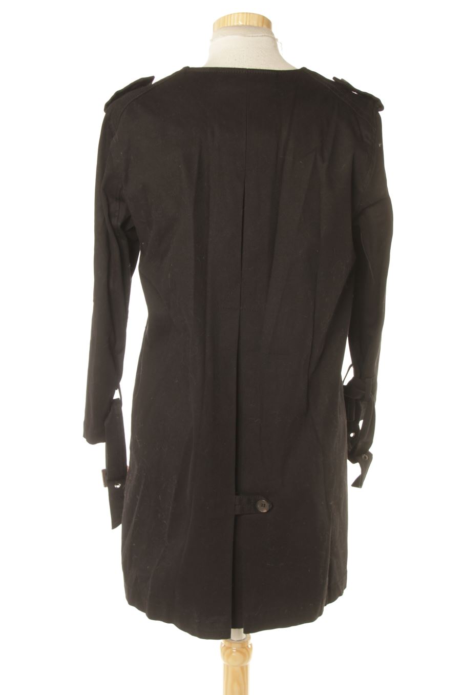 Abrigo de Pull & Bear de la talla M, de color negro