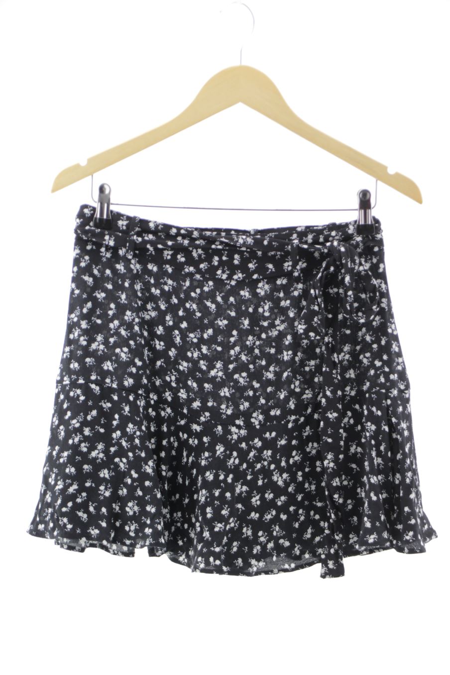 Shorts Zara de la taille M, de couleur fleurs
