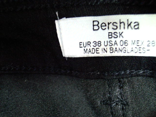 Vaqueros de Bershka de la talla 38, de color negro de ropa vaquera