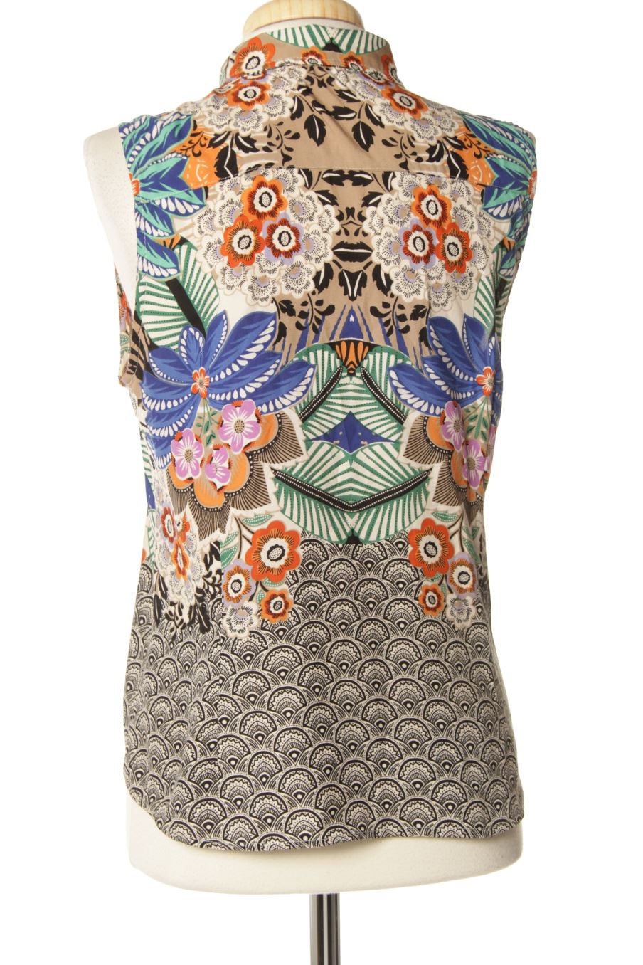 Camisa sin mangas de DAKSHA SURYA de la talla M, de color estampado