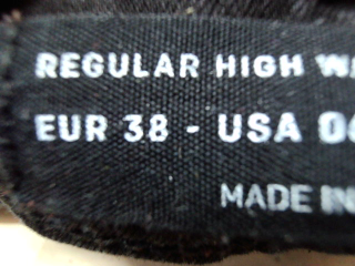 Jeans Stradivarius de la taille 38, de couleur noir de denim