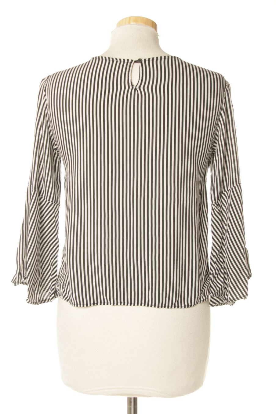Blusa de manga larga de Pull & Bear de la talla S, de color rayas