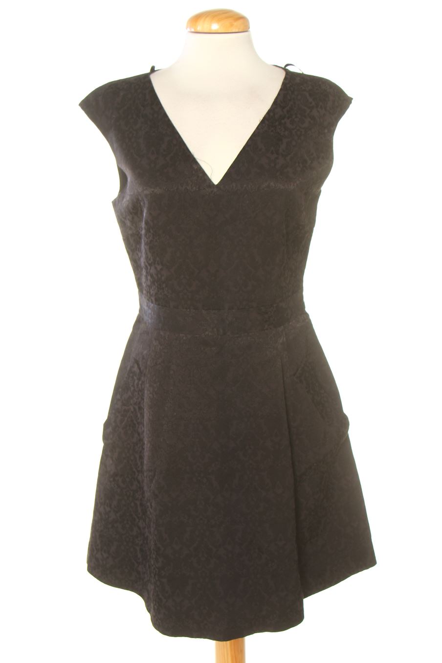 Robe casual Zara de la taille M, de couleur noir