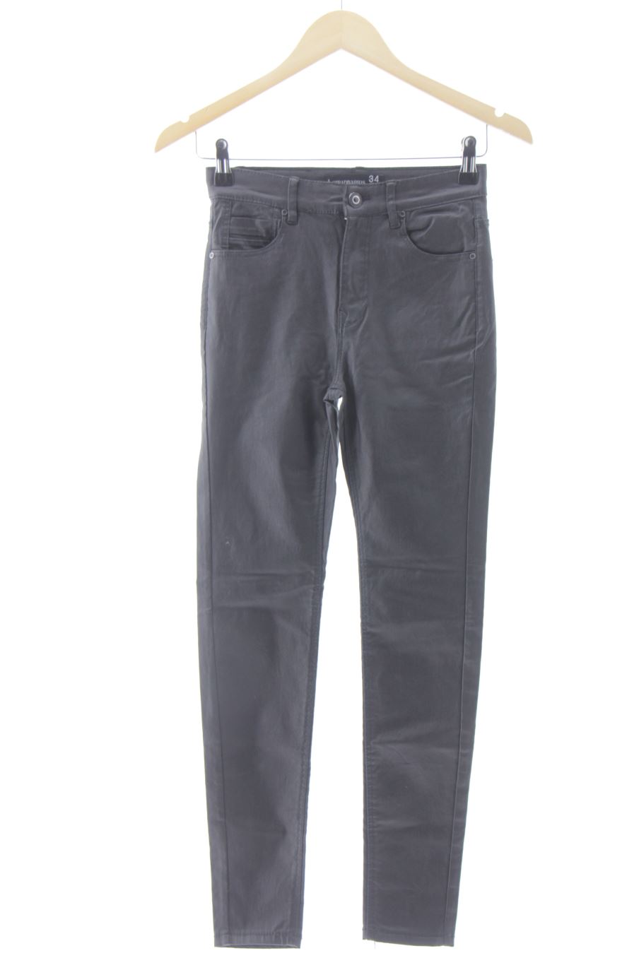 Vaquero de Stradivarius de la talla 34, de color negro de ropa vaquera