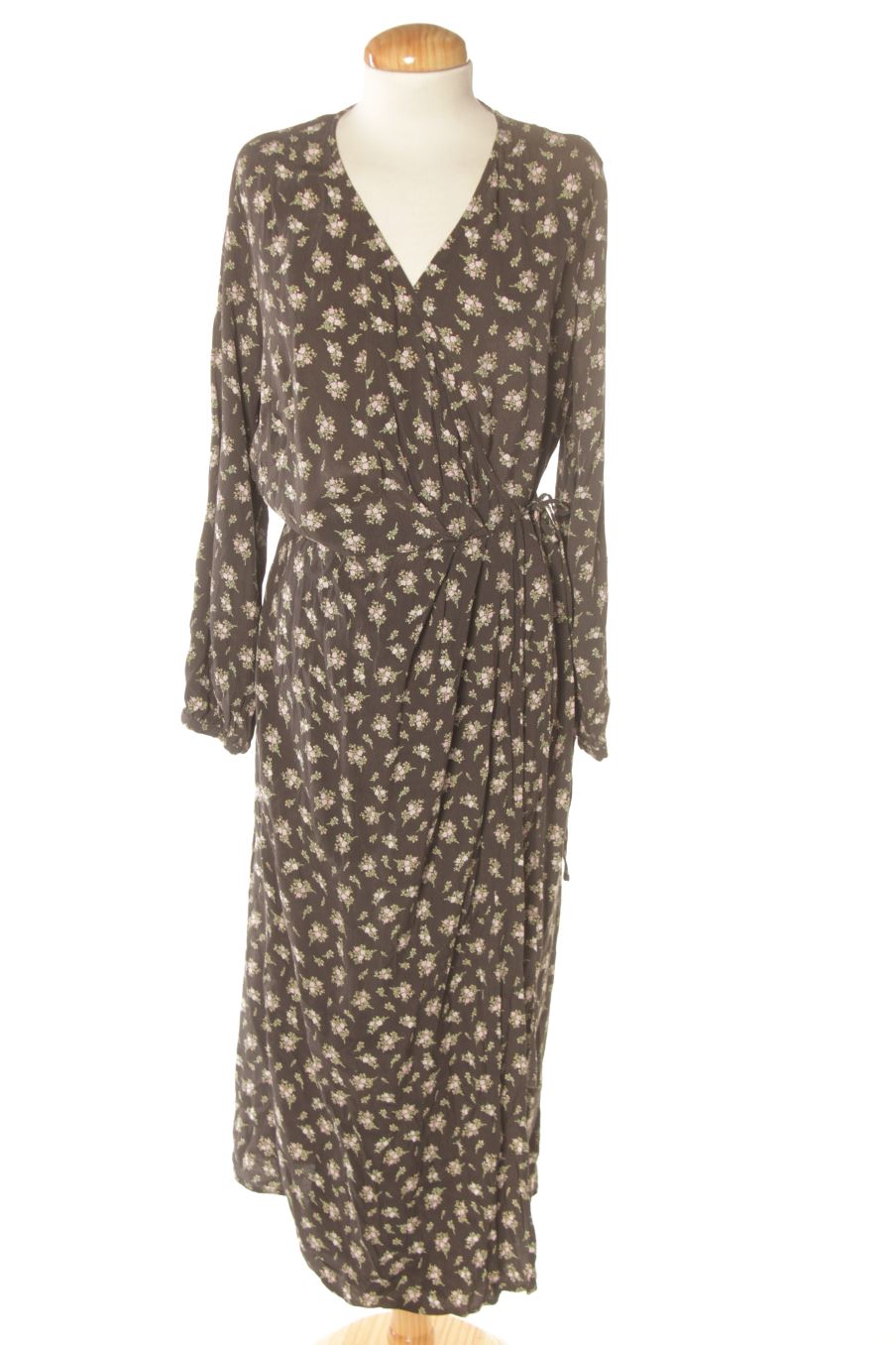 Robe casual H&M de la taille M, de couleur fleurs