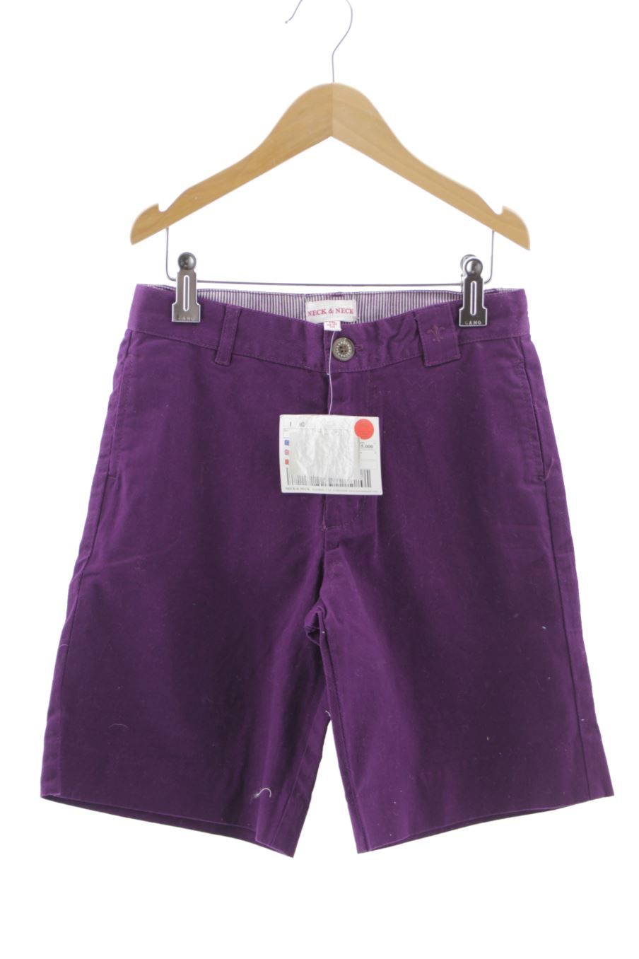 Short Neck & Neck de la taille 8 ans avec une étiquette