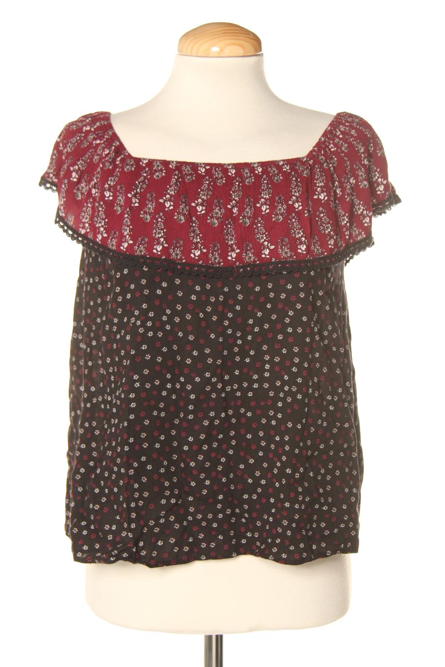 Blusa de manga corta de Stradivarius de la talla S, de color negro